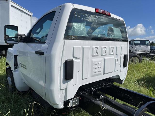 2023 Chevrolet Silverado 5500 HD Vehicle Photo in ALCOA, TN 37701-3235