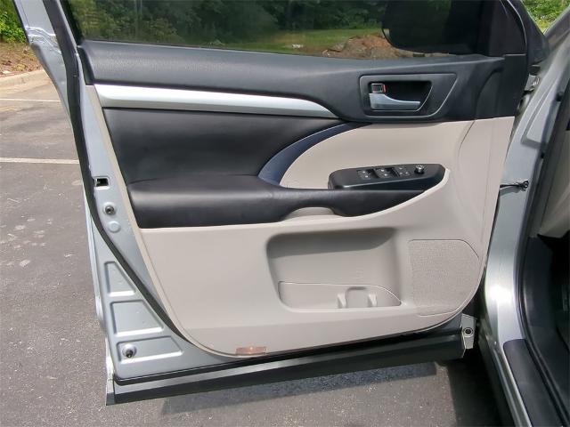 2017 Toyota Highlander Vehicle Photo in ALBERTVILLE, AL 35950-0246