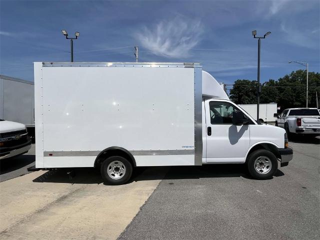 2024 Chevrolet Express Cutaway 3500 Vehicle Photo in ALCOA, TN 37701-3235