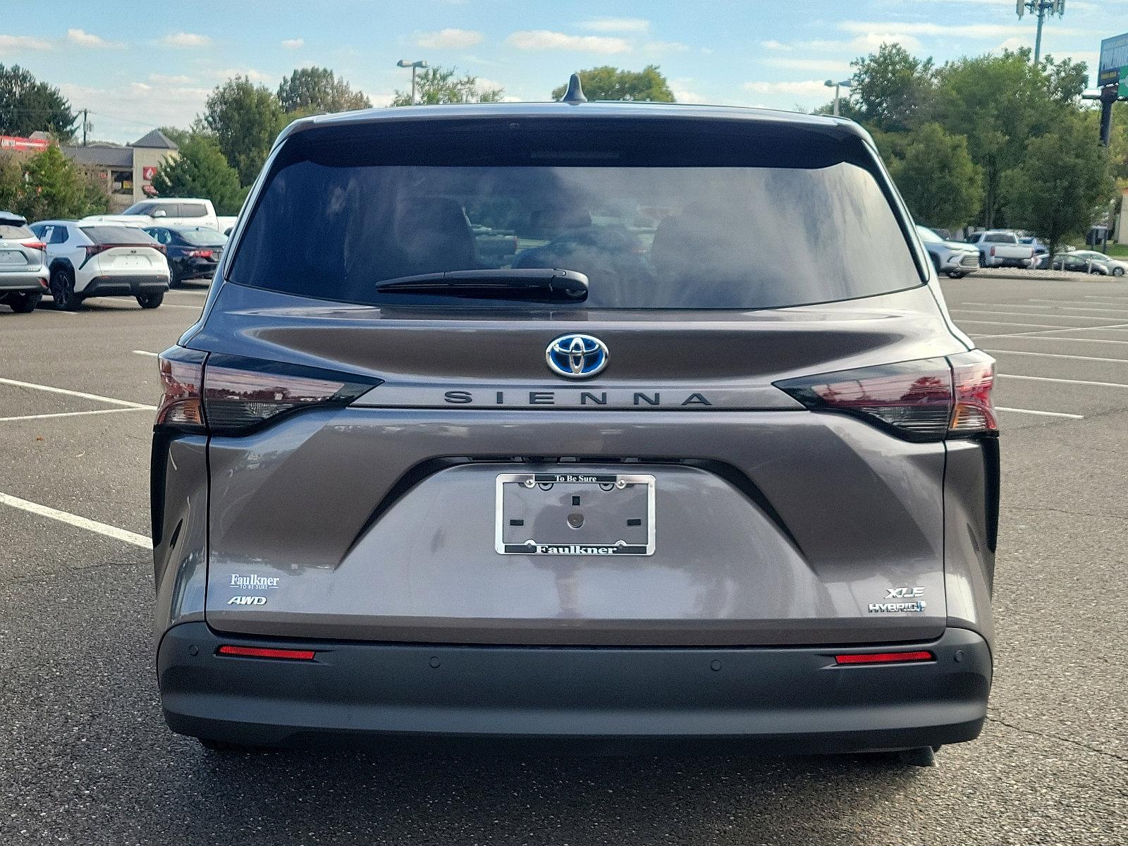 2024 Toyota Sienna Vehicle Photo in Trevose, PA 19053