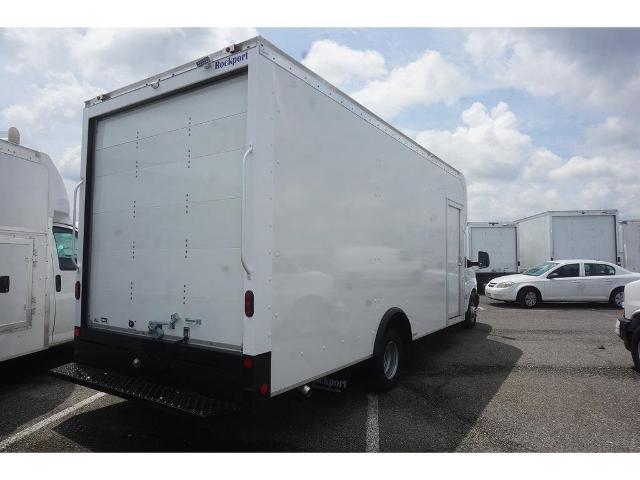 2023 Chevrolet Express Cutaway 4500 Vehicle Photo in ALCOA, TN 37701-3235