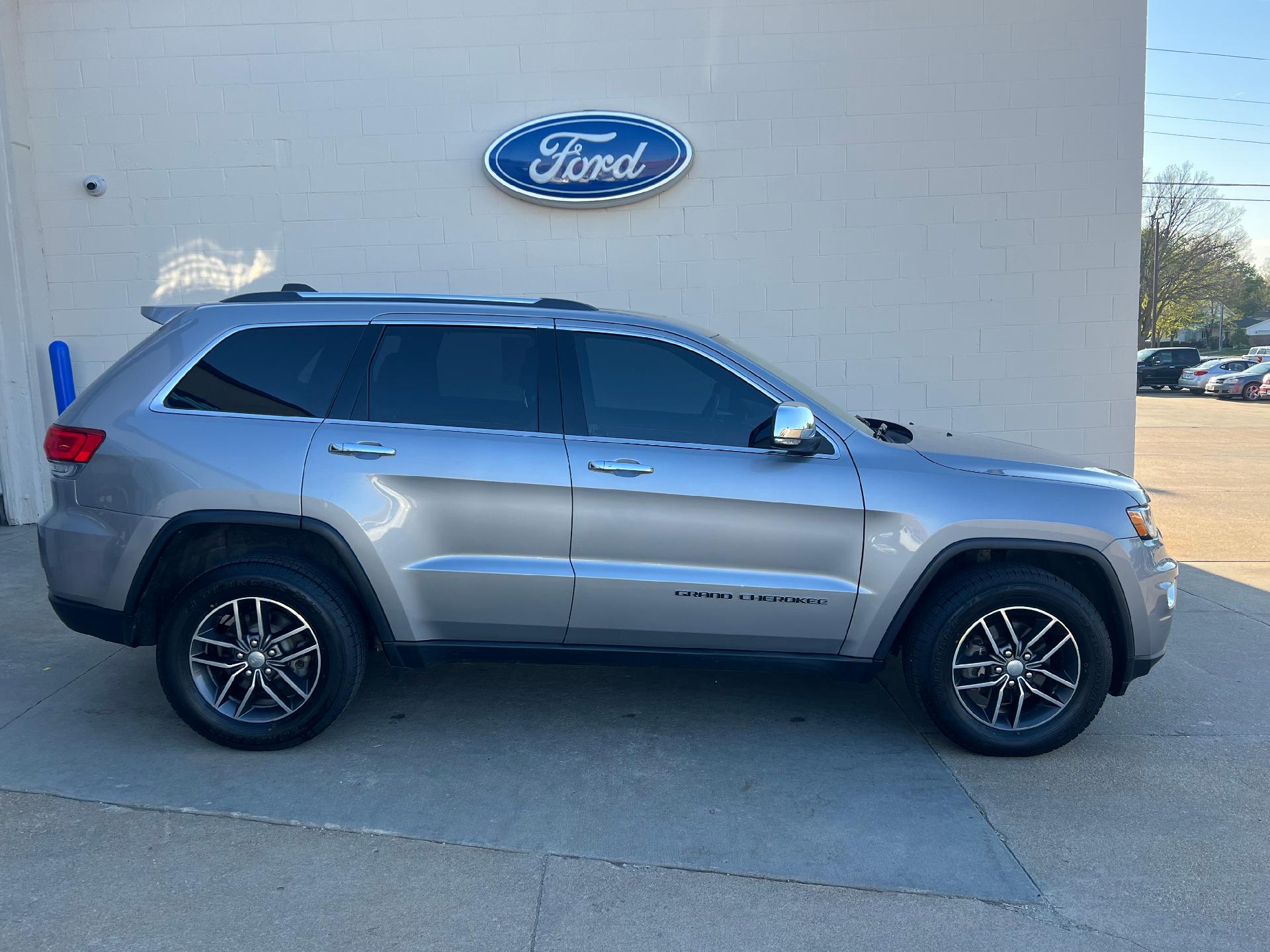 Used 2017 Jeep Grand Cherokee Limited with VIN 1C4RJFBG0HC670367 for sale in Kansas City