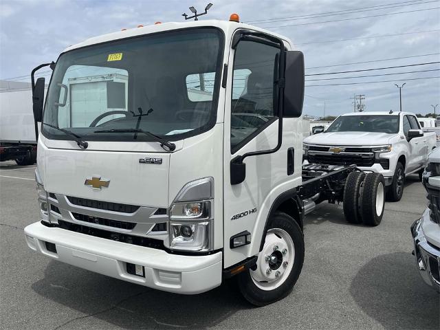 2024 Chevrolet Low Cab Forward 4500 Vehicle Photo in ALCOA, TN 37701-3235