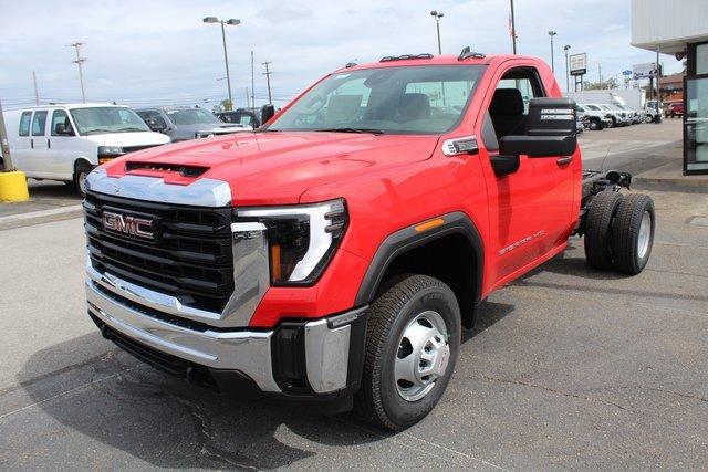 2024 GMC Sierra 3500 HD Chassis Cab Vehicle Photo in SAINT CLAIRSVILLE, OH 43950-8512