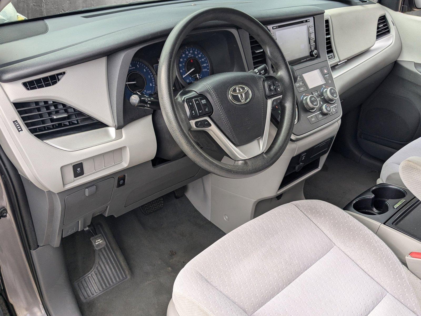 2020 Toyota Sienna Vehicle Photo in Davie, FL 33331