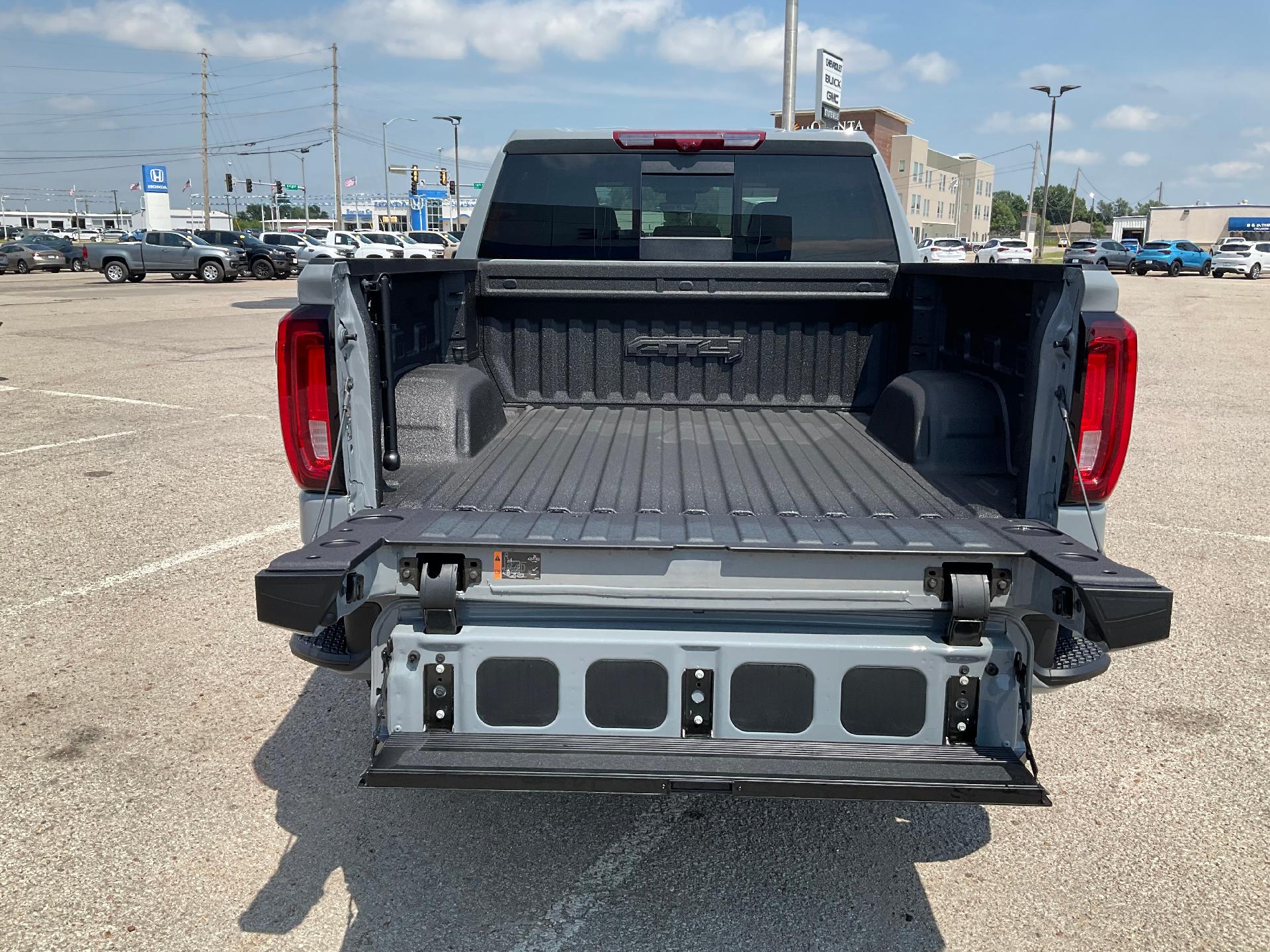 2024 GMC Sierra 1500 Vehicle Photo in PONCA CITY, OK 74601-1036