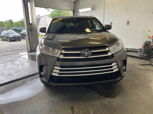 Used 2019 Toyota Highlander XLE with VIN 5TDJZRFH6KS564120 for sale in Muncie, IN