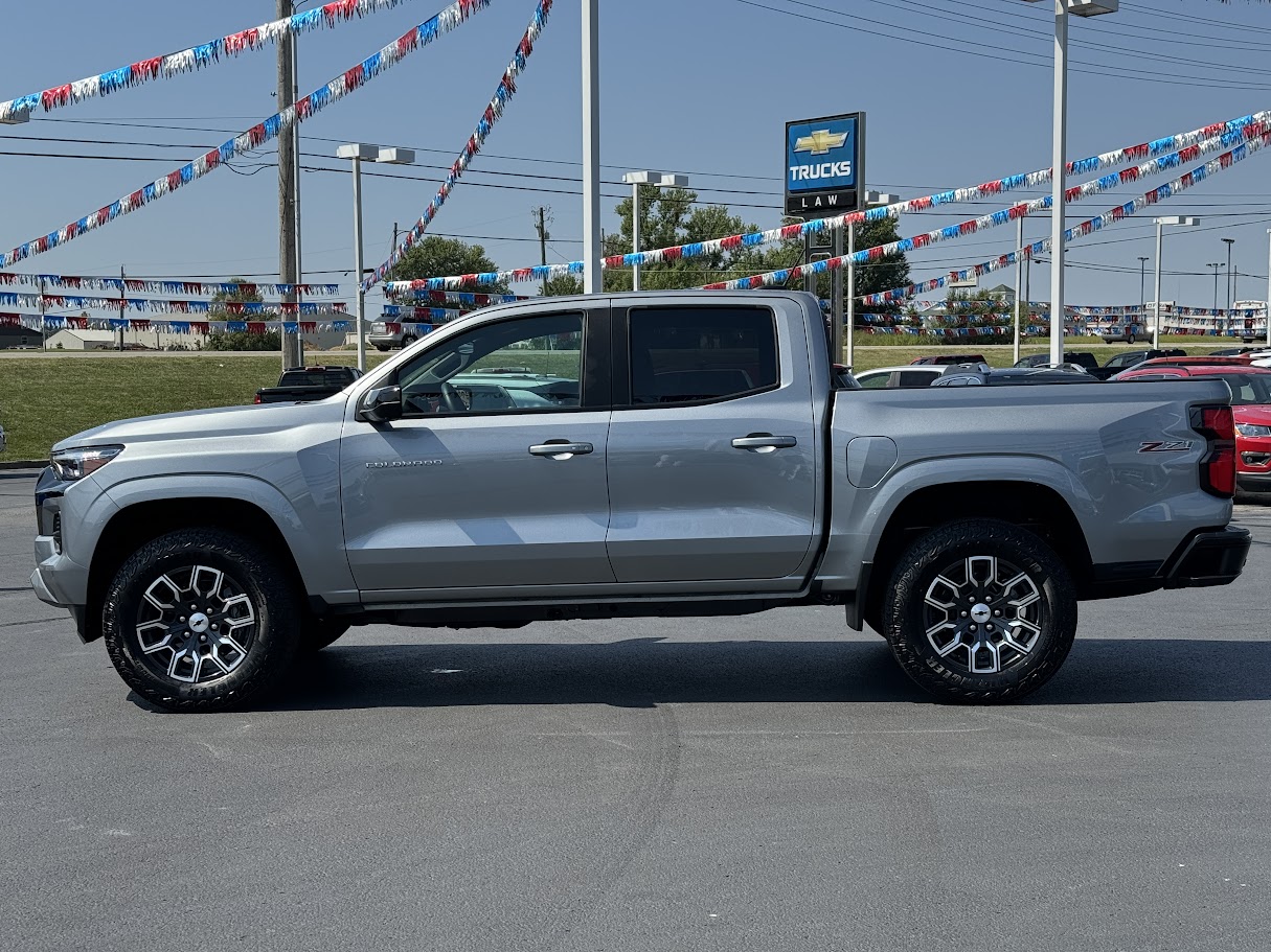 2024 Chevrolet Colorado Vehicle Photo in BOONVILLE, IN 47601-9633