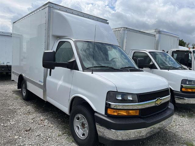 2024 Chevrolet Express Cutaway 3500 Vehicle Photo in ALCOA, TN 37701-3235