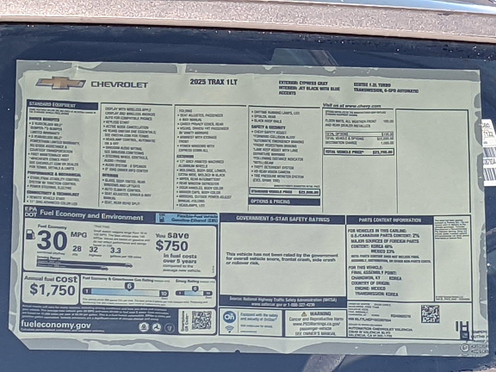 2025 Chevrolet Trax Vehicle Photo in VALENCIA, CA 91355-1705