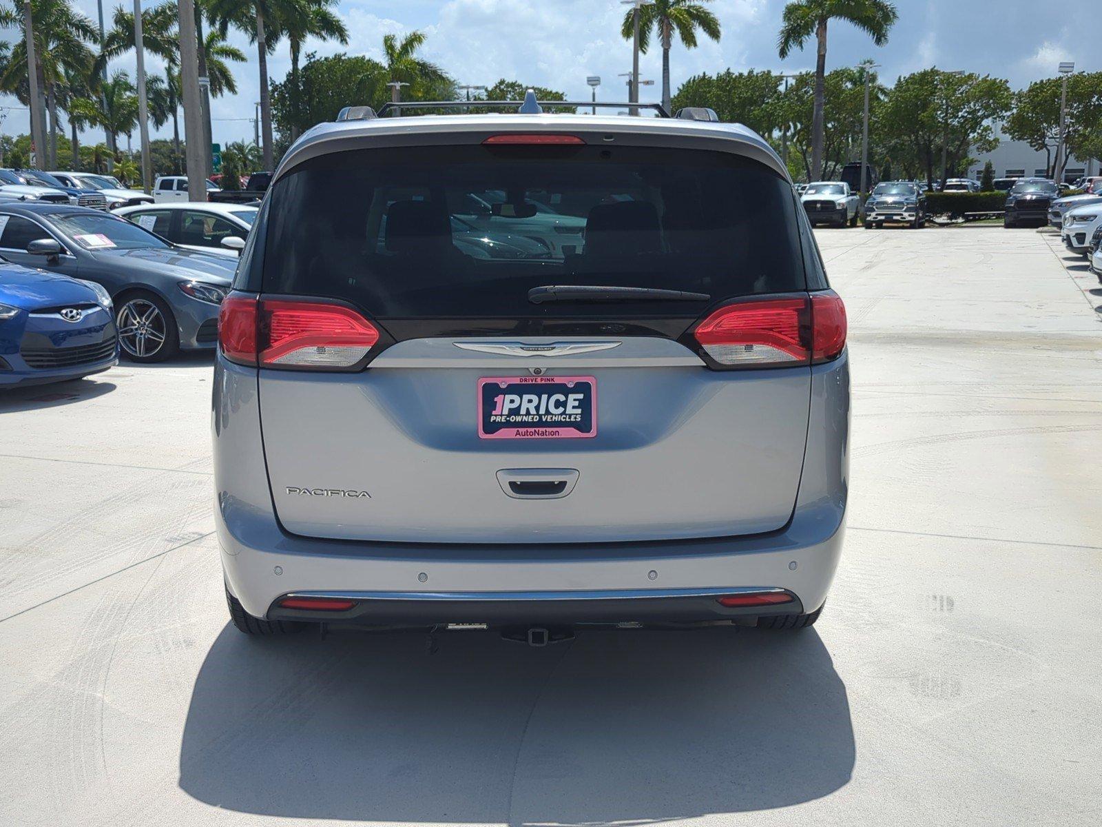 2017 Chrysler Pacifica Vehicle Photo in Pembroke Pines, FL 33027