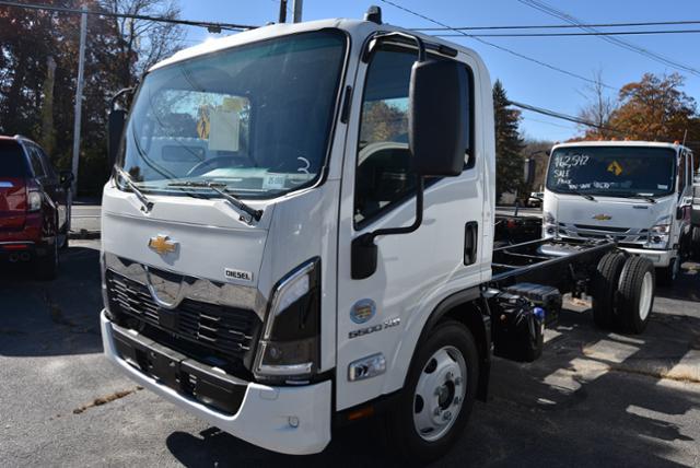 2025 Chevrolet Low Cab Forward 5500 XD Vehicle Photo in WHITMAN, MA 02382-1041