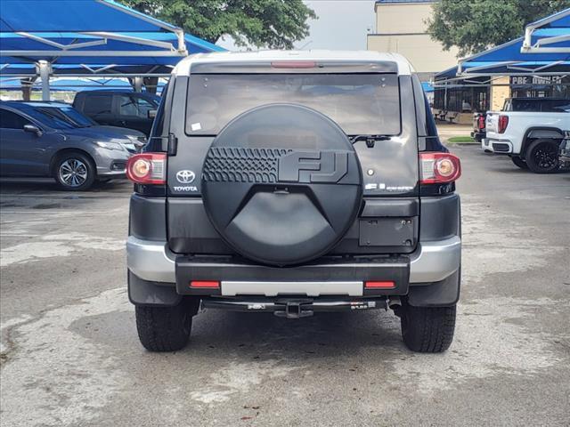 2014 Toyota FJ Cruiser Vehicle Photo in DENTON, TX 76210-9321