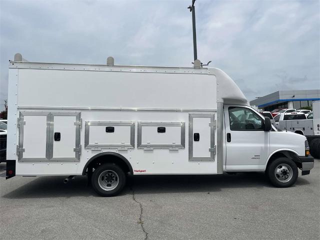 2024 Chevrolet Express Cutaway 4500 Vehicle Photo in ALCOA, TN 37701-3235