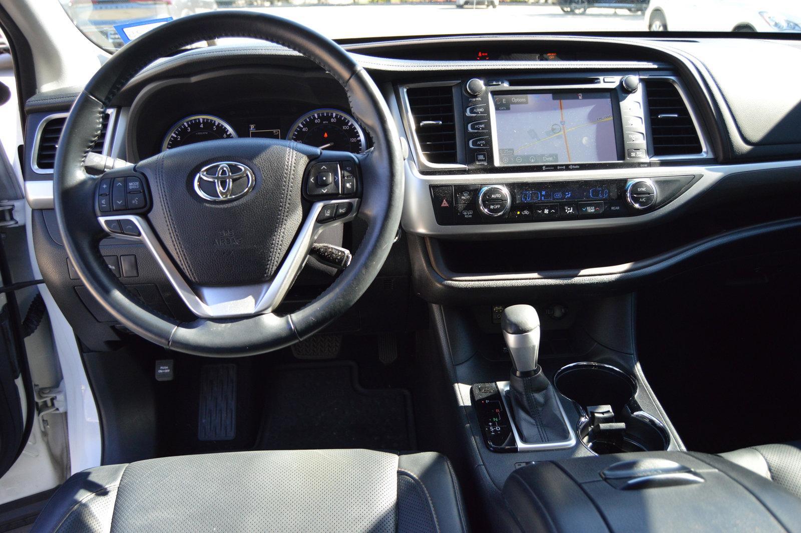 2017 Toyota Highlander Vehicle Photo in Houston, TX 77090