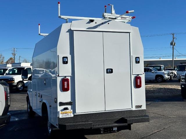 2024 Chevrolet Express Cutaway 3500 Vehicle Photo in COLUMBIA, MO 65203-3903