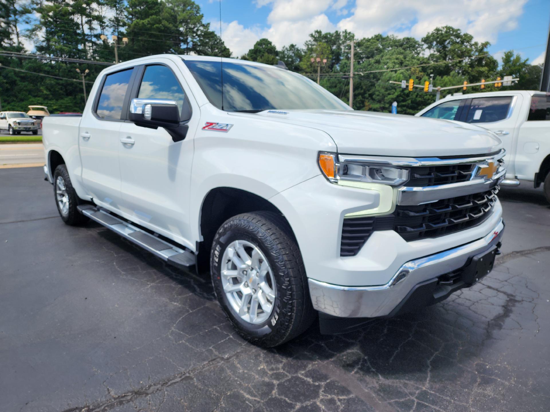 Used 2022 Chevrolet Silverado 1500 LT with VIN 1GCUDDET9NZ511547 for sale in West Point, VA