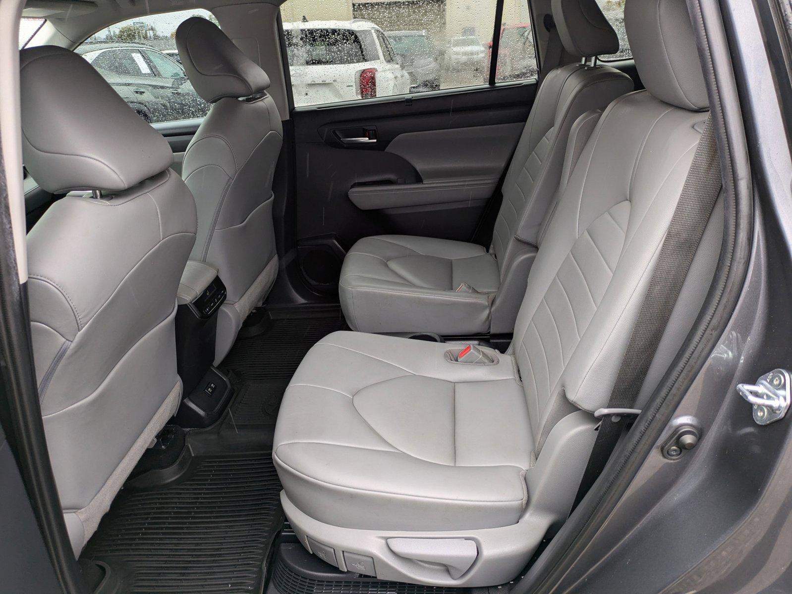 2020 Toyota Highlander Vehicle Photo in Spokane Valley, WA 99212