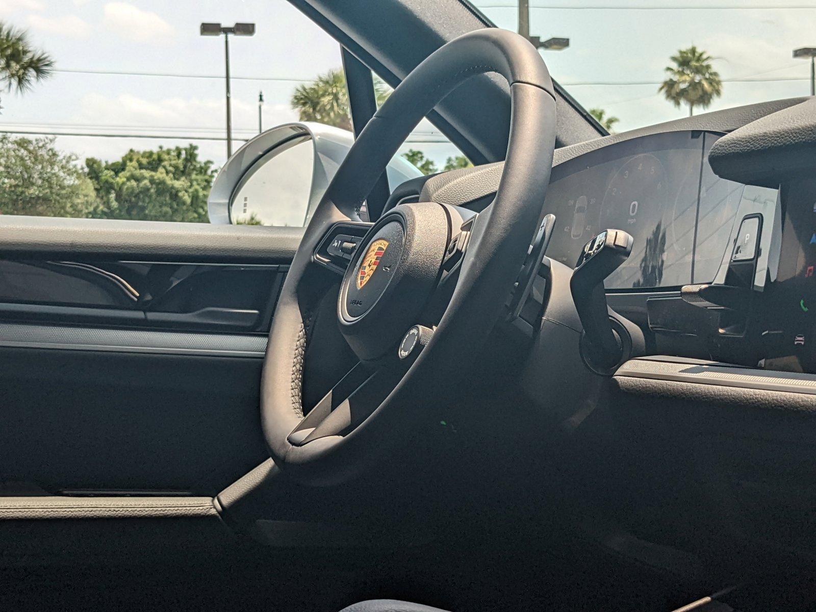 2024 Porsche Cayenne Vehicle Photo in Maitland, FL 32751