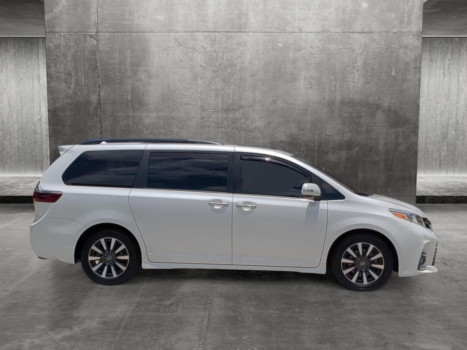 2018 Toyota Sienna Vehicle Photo in Ft. Myers, FL 33907