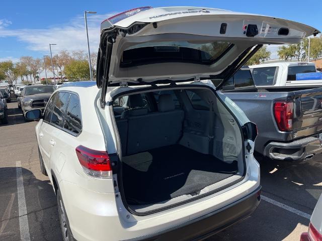 2019 Toyota Highlander Vehicle Photo in GOODYEAR, AZ 85338-1310