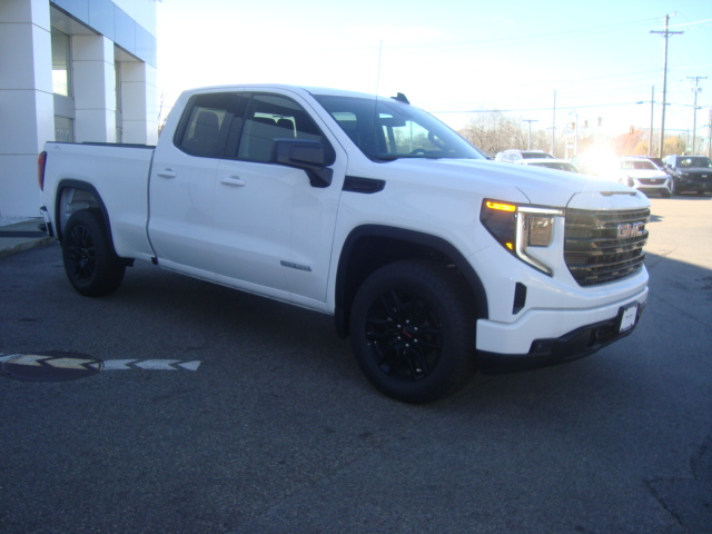 2024 GMC Sierra 1500 Vehicle Photo in PORTSMOUTH, NH 03801-4196