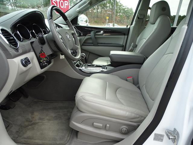 2017 Buick Enclave Vehicle Photo in BOURNE, MA 02532-3918