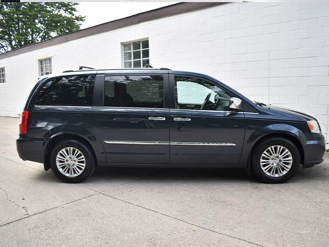 2013 Chrysler Town & Country Vehicle Photo in ELYRIA, OH 44035-6349