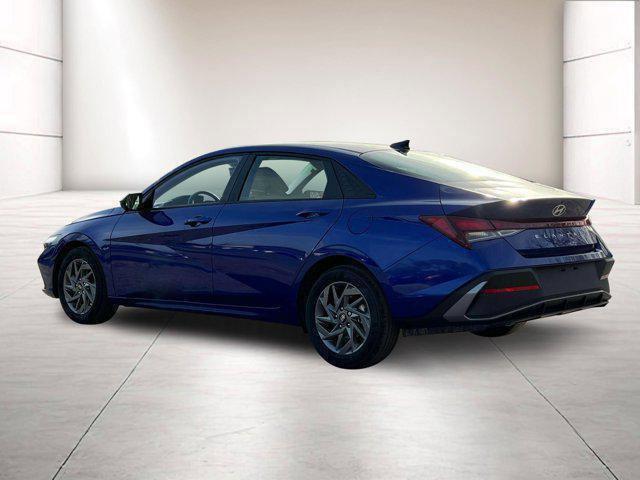 2024 Hyundai ELANTRA Vehicle Photo in O'Fallon, IL 62269