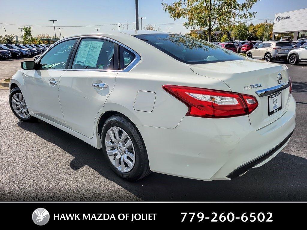 2017 Nissan Altima Vehicle Photo in Saint Charles, IL 60174