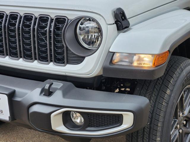 2024 Jeep Gladiator Vehicle Photo in Ennis, TX 75119-5114