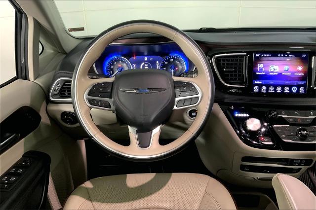 2017 Chrysler Pacifica Vehicle Photo in Lees Summit, MO 64086