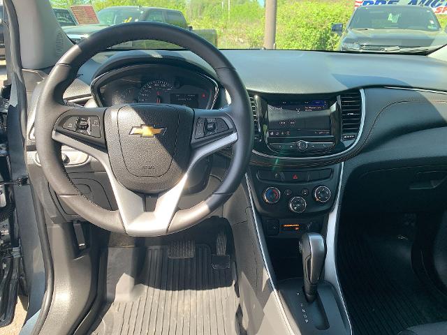 2021 Chevrolet Trax Vehicle Photo in MOON TOWNSHIP, PA 15108-2571