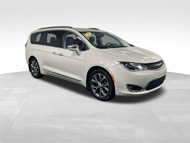 2017 Chrysler Pacifica Vehicle Photo in MEDINA, OH 44256-9631