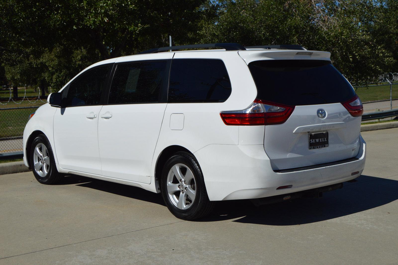 2015 Toyota Sienna Vehicle Photo in Houston, TX 77090