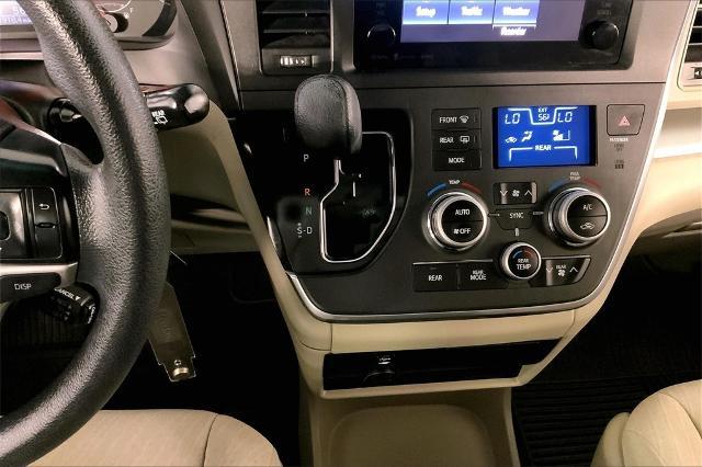 2017 Toyota Sienna Vehicle Photo in Kansas City, MO 64114