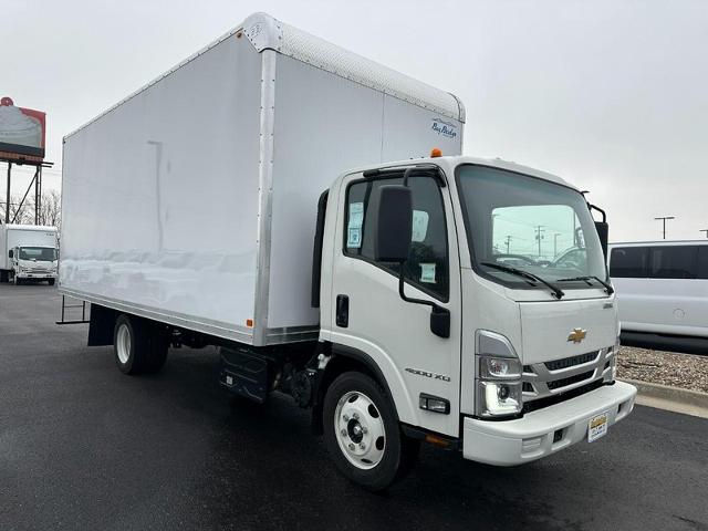 2024 Chevrolet 4500 XD LCF Diesel Vehicle Photo in COLUMBIA, MO 65203-3903