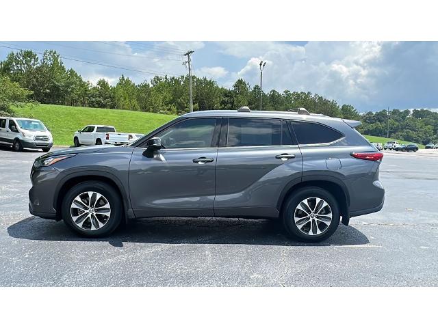 Used 2020 Toyota Highlander XLE with VIN 5TDGZRAH1LS008865 for sale in Florence, AL