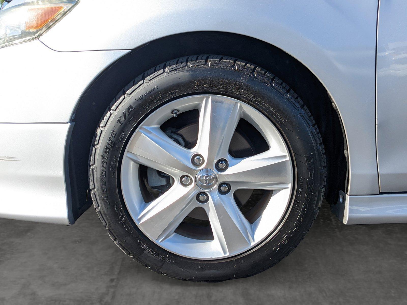 2011 Toyota Camry Vehicle Photo in VALENCIA, CA 91355-1705