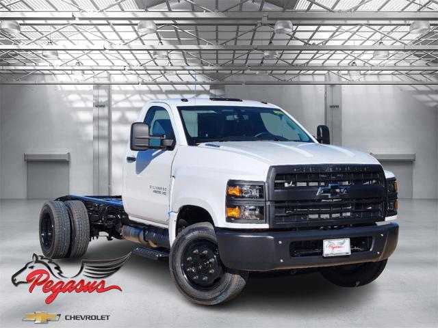 2024 Chevrolet Silverado Chassis Cab Vehicle Photo in ENNIS, TX 75119-5114