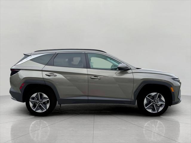 2025 Hyundai TUCSON Hybrid Vehicle Photo in Green Bay, WI 54304