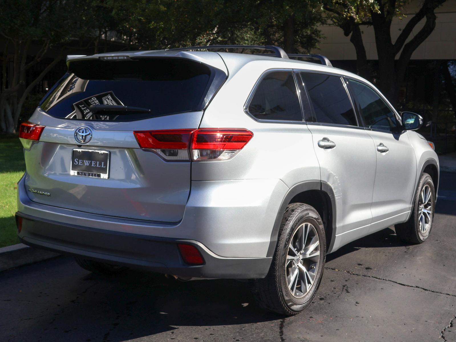 2017 Toyota Highlander Vehicle Photo in DALLAS, TX 75209-3095