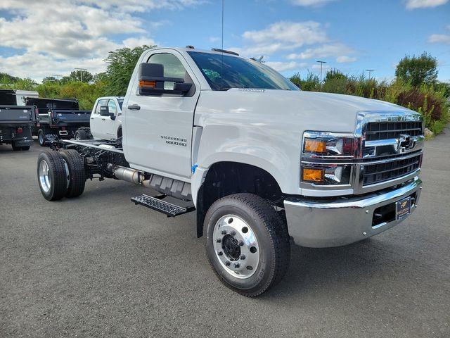 2024 Chevrolet Silverado 5500 HD Vehicle Photo in DANBURY, CT 06810-5034