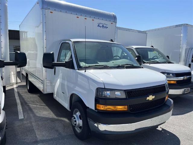 2023 Chevrolet Express Cutaway 3500 Vehicle Photo in ALCOA, TN 37701-3235