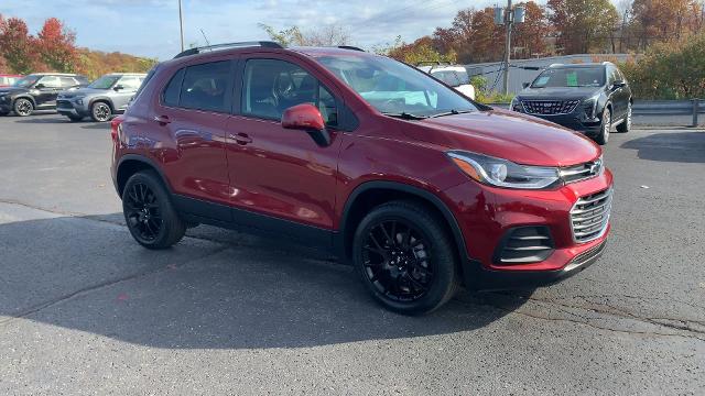 Used 2021 Chevrolet Trax LT with VIN KL7CJPSM4MB372564 for sale in Moon Township, PA