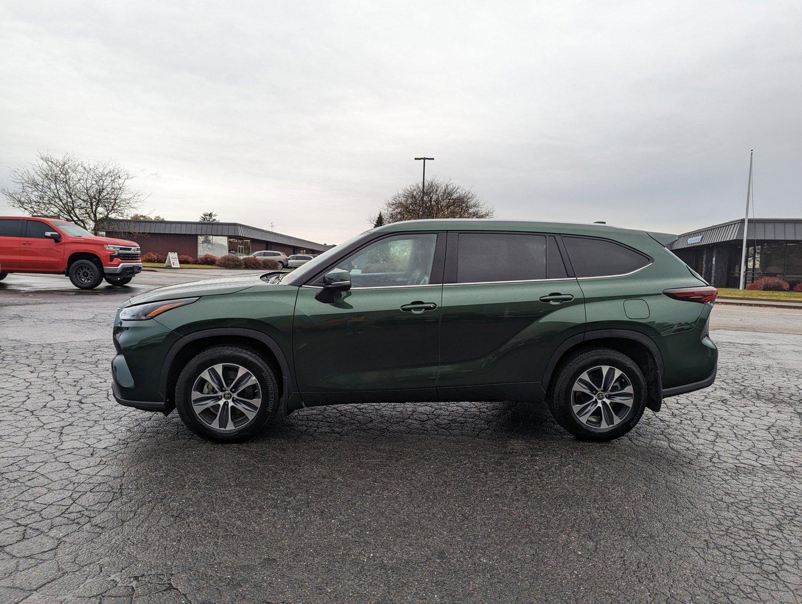 2024 Toyota Highlander Vehicle Photo in Spokane Valley, WA 99212