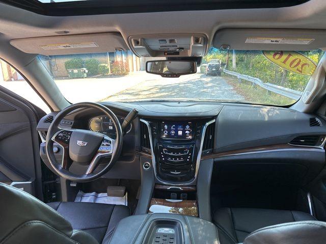 2016 Cadillac Escalade Vehicle Photo in MEDINA, OH 44256-9631