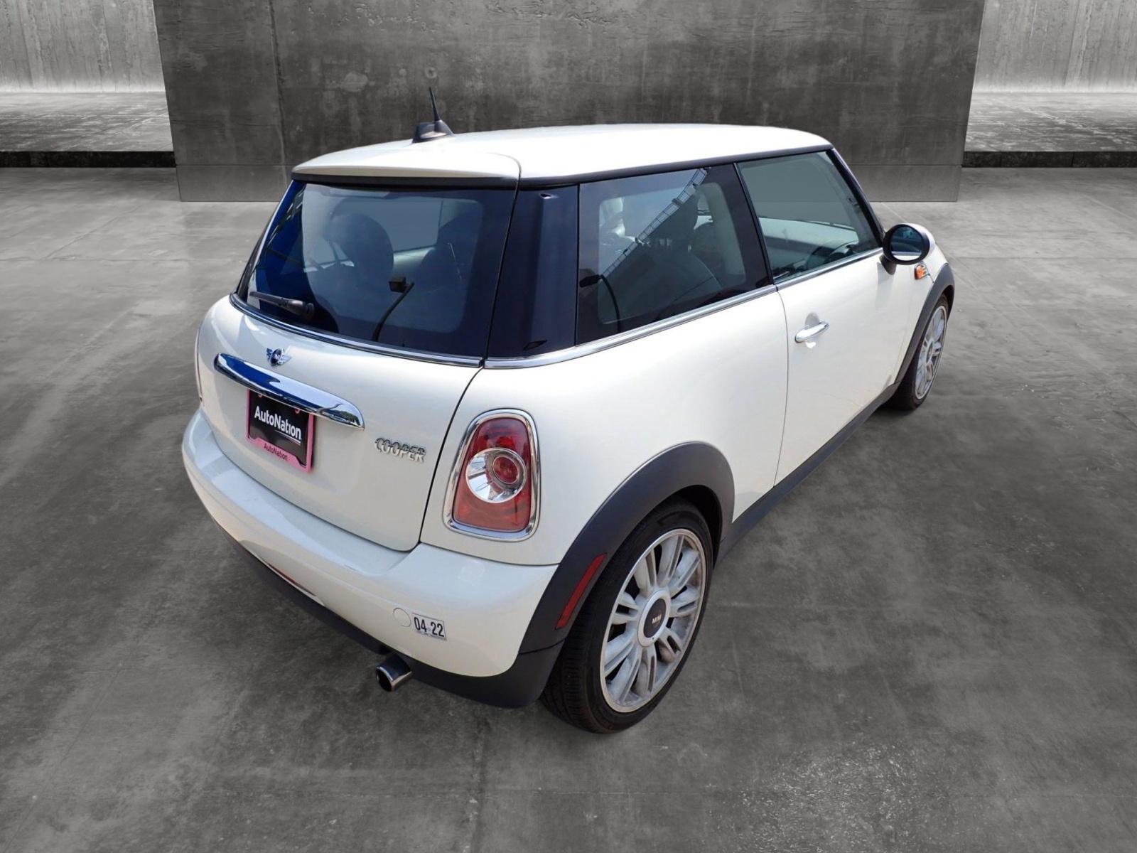 2013 MINI Cooper Hardtop Vehicle Photo in DENVER, CO 80221-3610