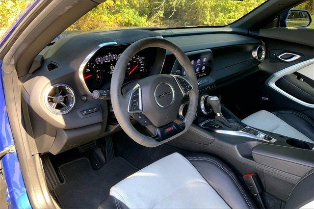 2020 Chevrolet Camaro Vehicle Photo in KANSAS CITY, MO 64114-4502