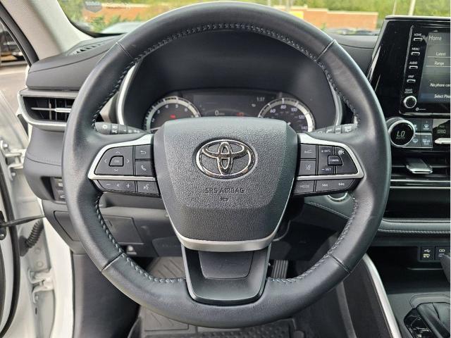 2022 Toyota Highlander Vehicle Photo in Auburn, AL 36832-6638